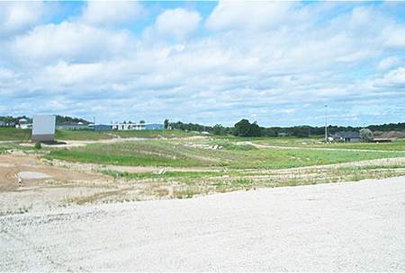 Sundowner Drive-In Theatre - Screen Snackbar June 2003 (newer photo)